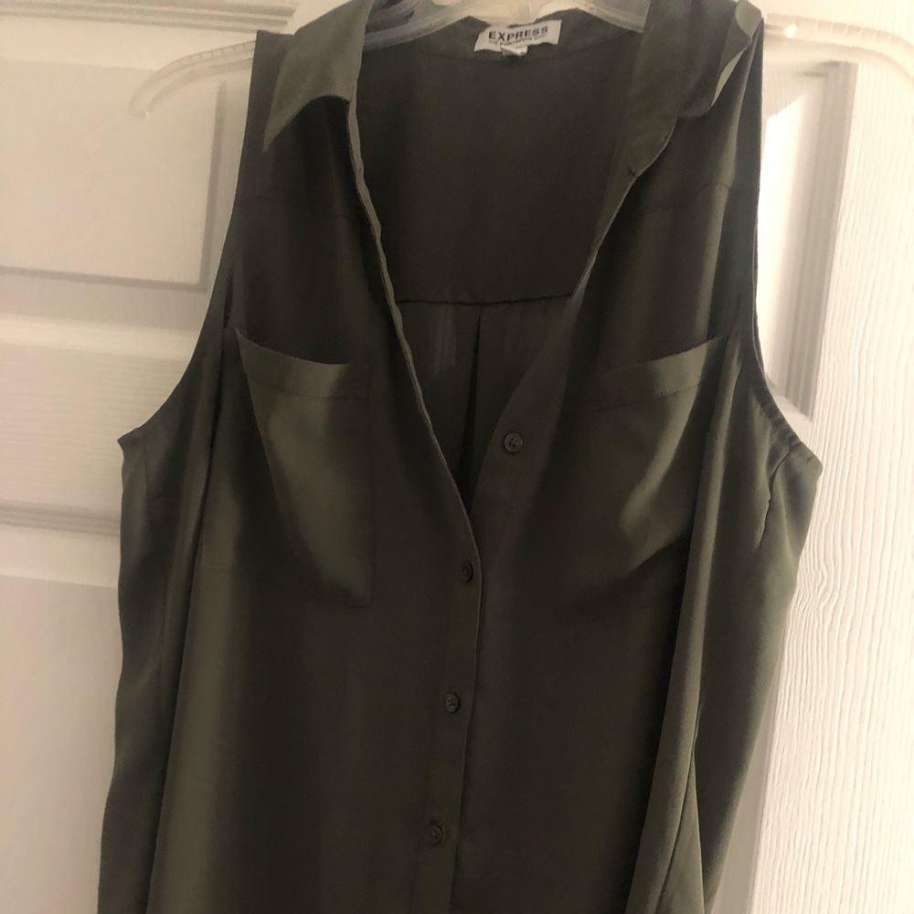 Sleeveless button up shirt